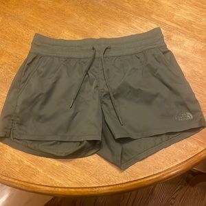 North face women’s shorts. Size medium. Used good condition